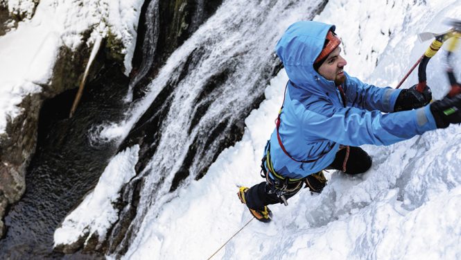 Par nature, la neige glacée est matière à réflexion: savoir bien vivre ces moments fugaces de grimpe marquante © iStockphoto /AlexSava