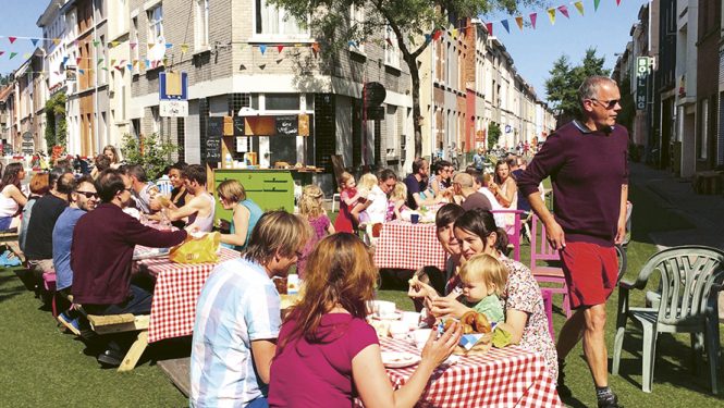 Une vingtaine d'espaces urbains en plaine rue, appelés 