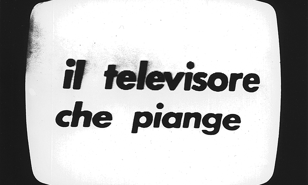 Il televisore che piange, 1972, de Fabio Mauri (de gauche à droite).