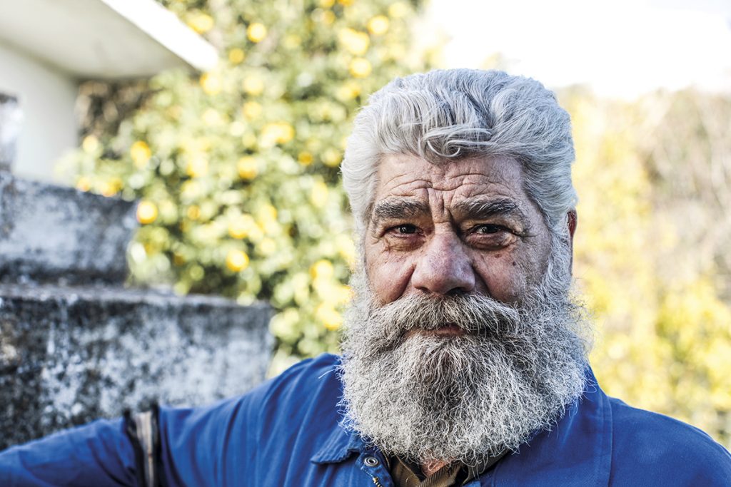 Les maladies liées au grand âge sont rares parmi les très vieux habitants d’Ikaria. Ils restent souvent actifs et alertes jusqu’à leur dernière heure.