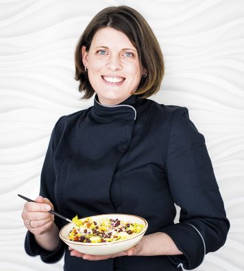 Julie Bordier, la jeune cuisinière de L’Effet Papillon qui souhaite proposer une cuisine colorée, saine et respectueuse de l’environnement.