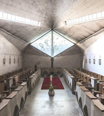 Chœur intérieur du couvent. Œuvre d’Alberto Burri.