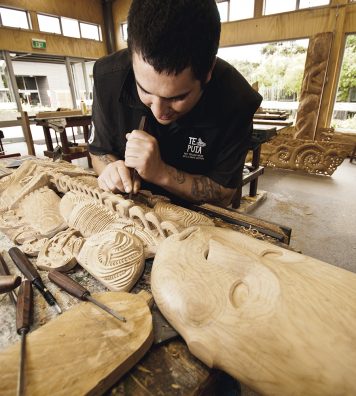 Roturua. La tradition maorie se perpétue à l’École nationale de sculpture de Te Puia.