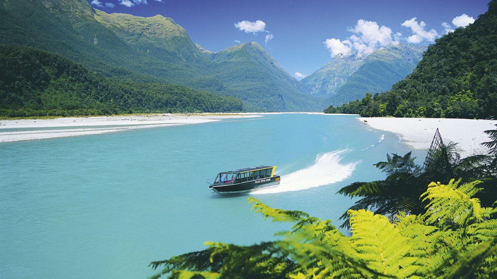 La rivière Haast. Une eau pure qui arrive des glaciers et se jette dans la mer de Tasman.