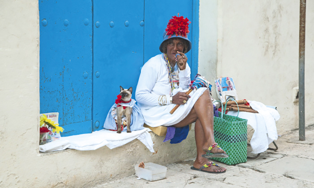 « Nous faisons semblant de travailler et l’État fait semblant de nous payer. » La nonchalance affichée des Cubains masque leurs difficultés à survivre au quotidien dans une économie de la pénurie.