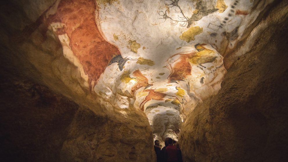 Réplique parfaite. Le visiteur est plongé dans la grotte sans même réaliser qu’il s’agit d’une copie.