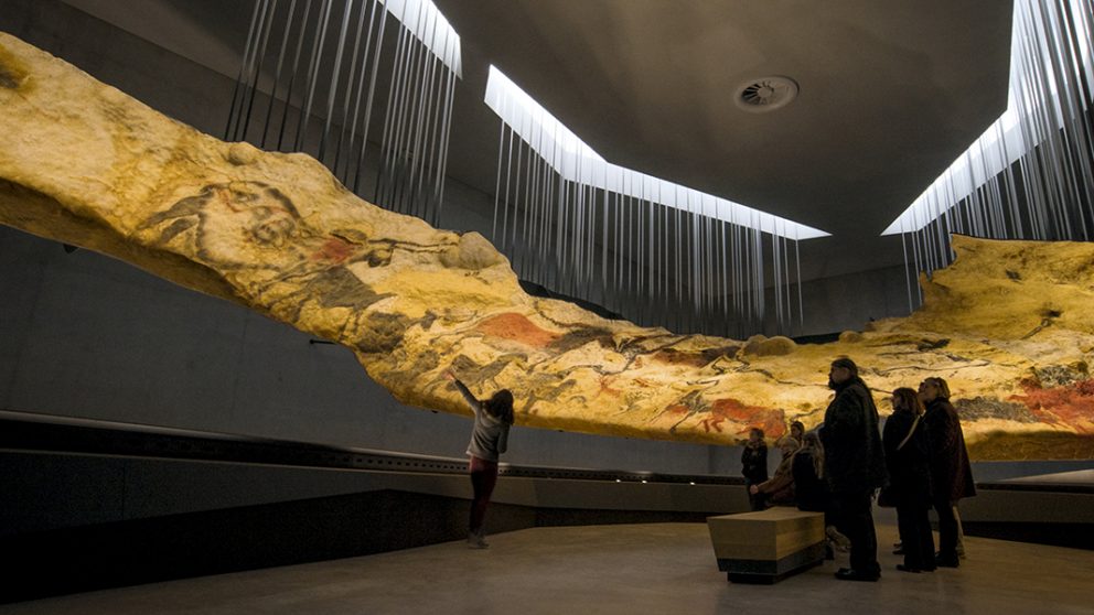 La pédagogie pour mot-clef. L'Atelier de Lascaux est spécialement consacré à des explications plus poussées de certaines peintures.