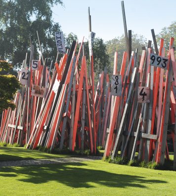 En 2011, l’installation « My Home My House My Stilthouse » prenait place dans le parc des sculptures. L’artiste Arne Quinze dénonce ici l’absurdité des frontières comme des barrières que les gens dressent entre et autour d’eux.