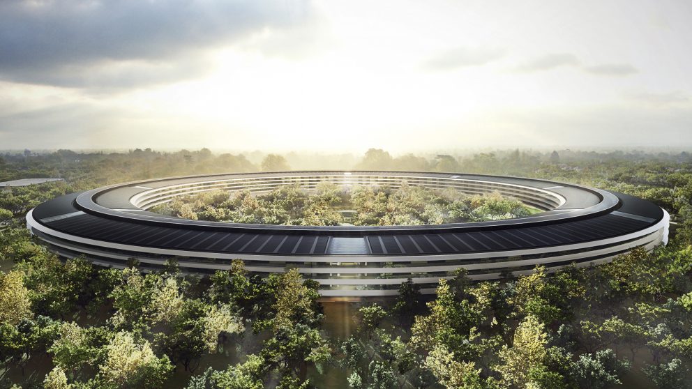 Apple Park, Cupertino, Californie, États-Unis, 2017. Un bâtiment en forme d’anneau avec une circonférence extérieure de 1,6 kilomètre, le nouveau QG d’Apple laisse pas moins de 80 % du terrain de 76 hectares à la nature.