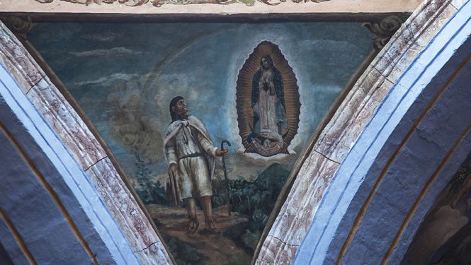 Sierra Gorda, Jalpan. A l’intérieur de l’église, cette fresque montrant l’apparition de la Vierge de Guadalupe à Juan Diego est de l’époque néoclassique.