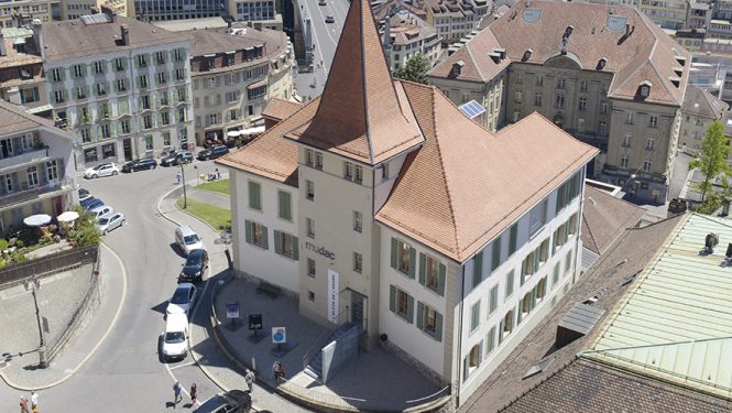 Le mudac, un musée pour tous. A Lausanne, cette institution est synonyme de passerelle entre la vielle ville et la ville moderne, entre l’art antique et l’art moderne.