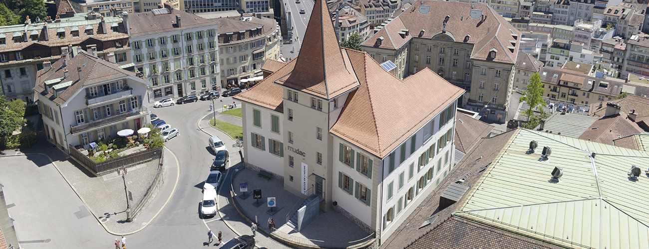 Le mudac, un musée pour tous. A Lausanne, cette institution est synonyme de passerelle entre la vielle ville et la ville moderne, entre l’art antique et l’art moderne.