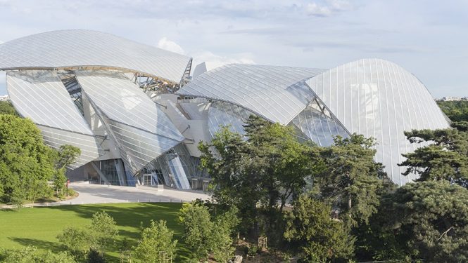 L'architecture épouse la nature. La Fondation Louis Vuitton vue du Jardin d'Acclimatation.