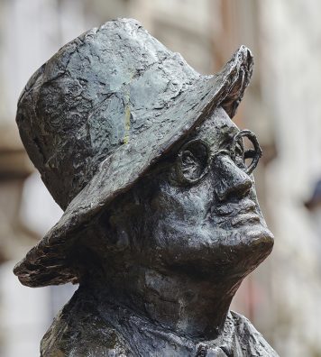 Statue de James Joyce. O’Connel Street, dans le centre de Dublin.