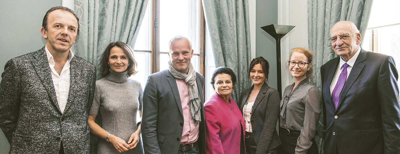Les membres du jury du Prix littéraire SPG à la Société de Lecture de Genève, en compagnie de Marc Voltenauer (au centre), lauréat du Prix littéraire SPG 2016.