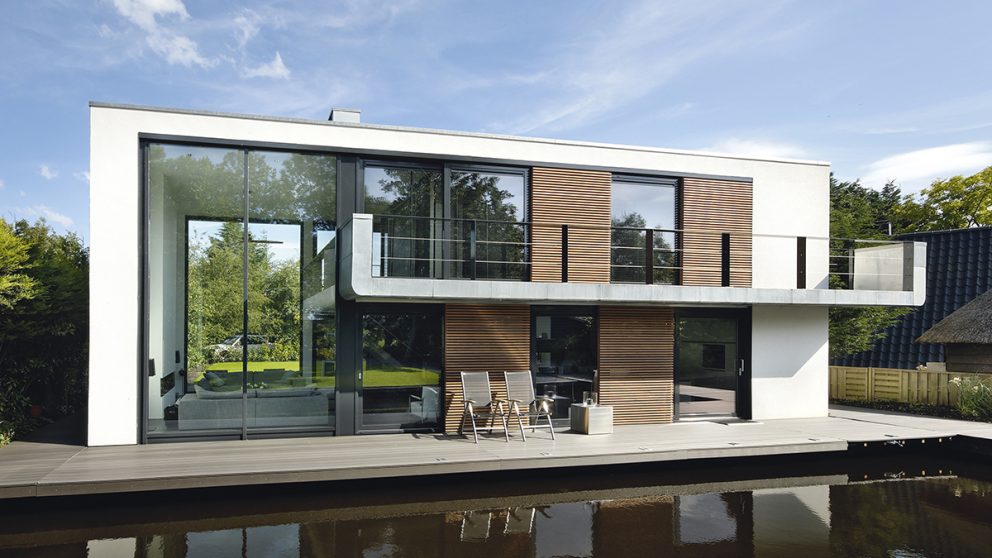 Villa « De Hoef », Pays-Bas. Le but de l’architecte Koen Olthuis est de prouver qu’une habitation flottante peut être aussi moderne, légère et transparente qu’une architecture traditionnelle.