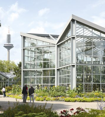 Le Tropicarium du Palmengarten de Francfort. Pour réaliser cette serre de 5 000 mètres carrés, l’architecte s’est inspiré de la coupe transversale d’un cactus.