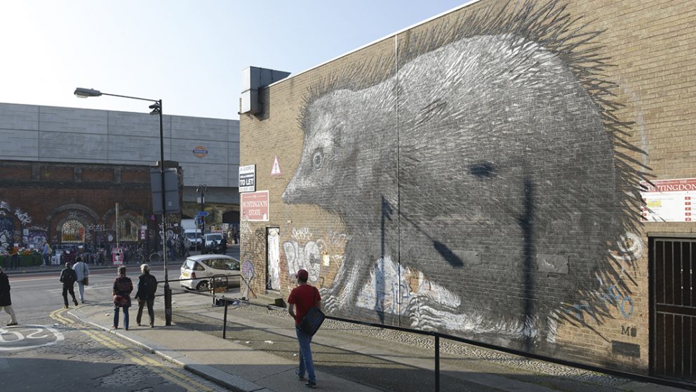 Roa. Ce street artiste belge est connu pour ces grandes fresques animalières visibles dans de nombreuses villes comme ici à Londres.