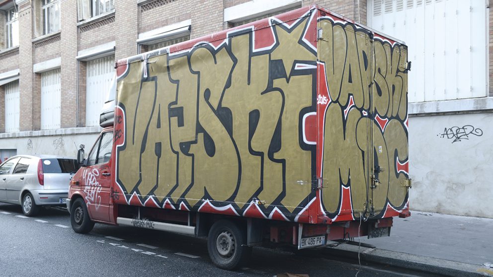 Street art mobile. Les camionnettes de livraison représentent des supports très recherchés par les artistes graffiti.