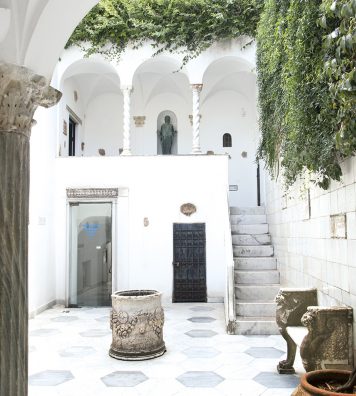 Au centre de l’atrium. Une citerne antique servait à récolter l’eau de pluie sur l’île.