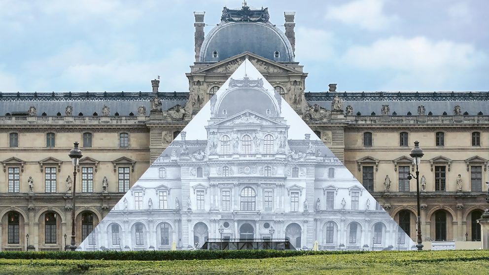 En 2019, le musée du Louvre invitait JR à intervenir sur sa pyramide.