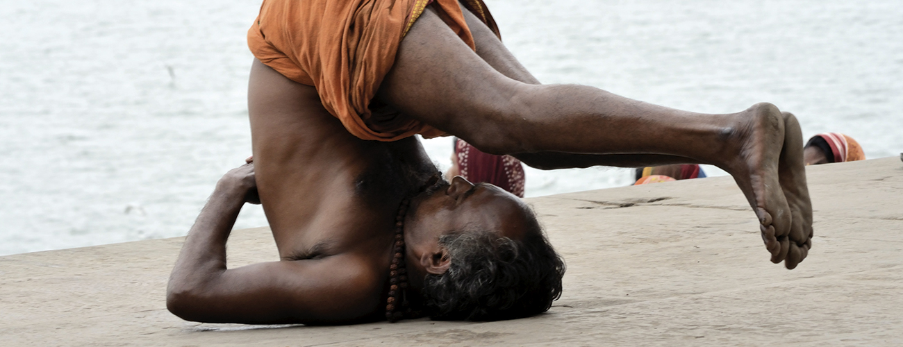 Le yoga est devenu une priorité en Inde. Shripad Naik, le Ministre indien des médecines traditionnelles entend répandre sa pratique pour améliorer la santé des Indiens.