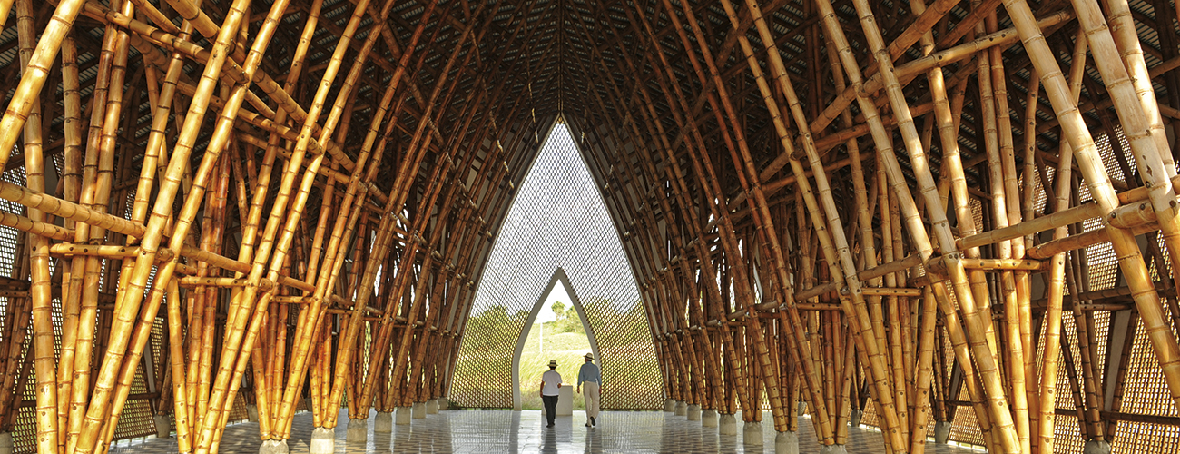 L’Eglise « sans nom » ou « sans religion ». L’intérieur de l’édifice, considéré comme l’un des chefs-d’œuvre de l’architecte colombien, dégage une atmosphère mystique.