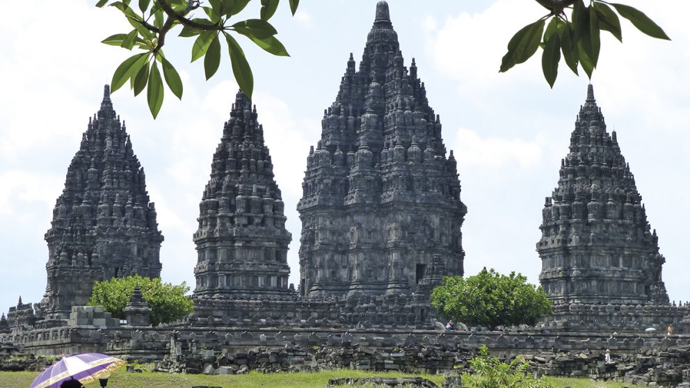 Prambanan. Un ensemble de 240 temples construits au IXe siècle dans le centre de l’île de Java, à proximité de Yogyakarta, et inscrit au Patrimoine mondial de l’humanité