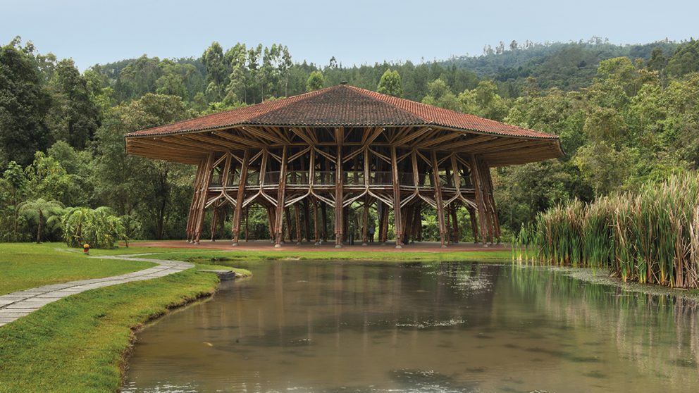 Pavillon Café de Colombía. Structure réalisée à Manizales comme prototype pour l’Exposition universelle de Hanovre (2000).