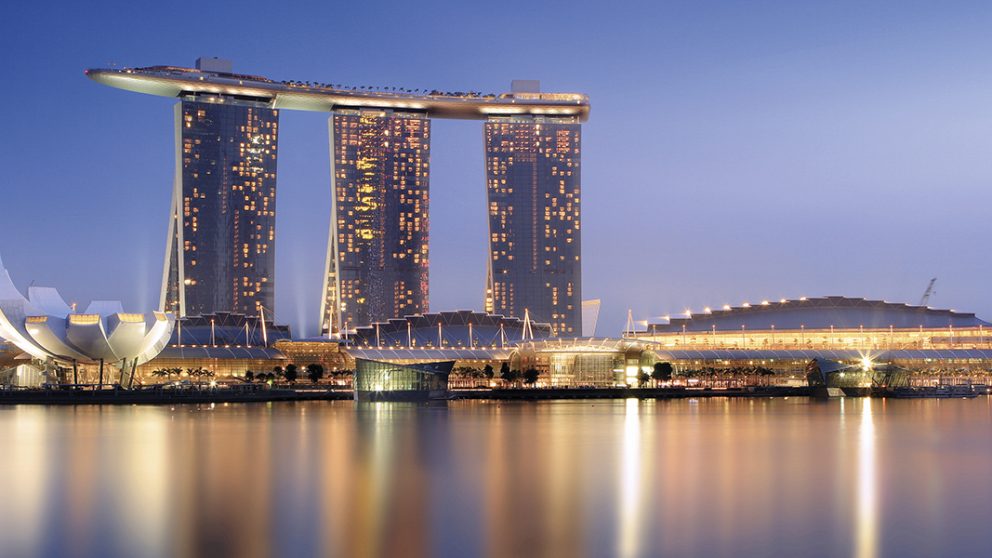 L’architecture spectaculaire. Les tours du Marina Bay Sands soutiennent un jardin suspendu.