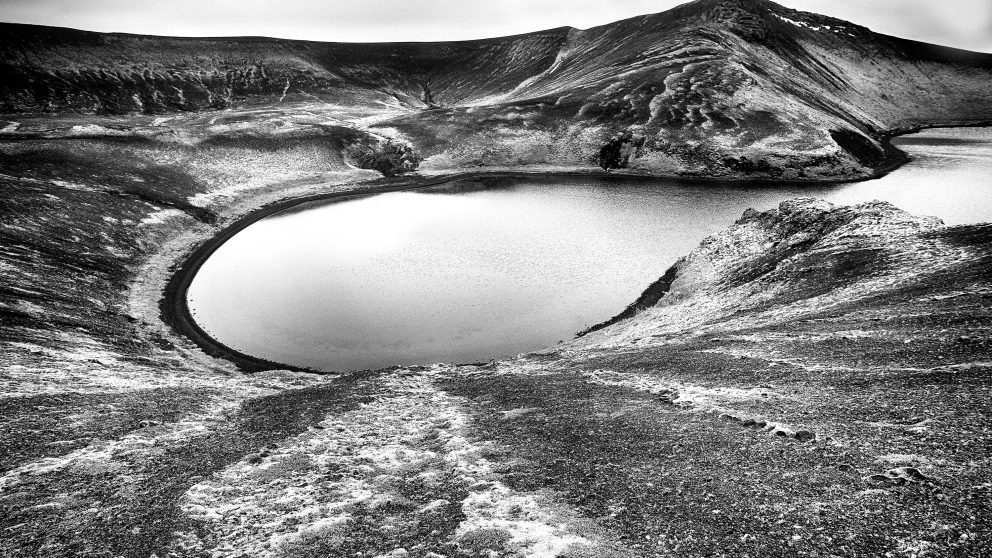 Le lac de cratère à Veidivötn.