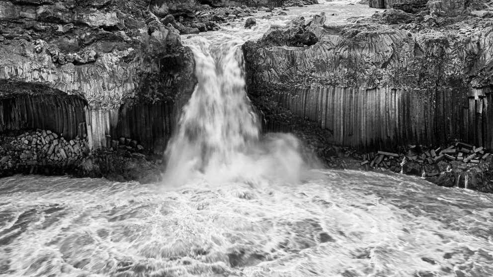 Sur les Hautes Terres du nord, la cascade d’Aldeyjarfoss.