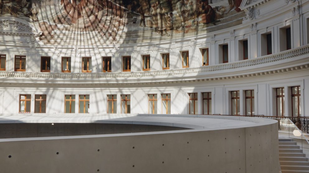 L’architecte japonais Tadao Ando a dessiné un cercle de 9 mètres de haut à l’intérieur de la rotonde centrale.