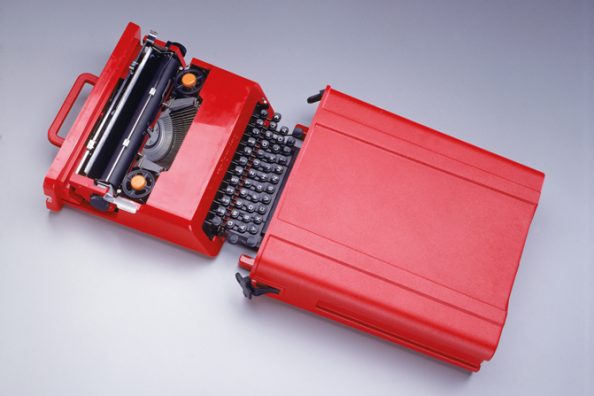La machine à écrire Valentine pour Olivetti d’Ettore Sottsass