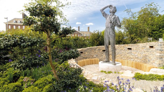Le « RAF Benevolent Fund Garden » et sa statue d’aviateur.