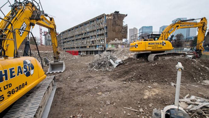 La destruction du Robin Hood Gardens en 2017.