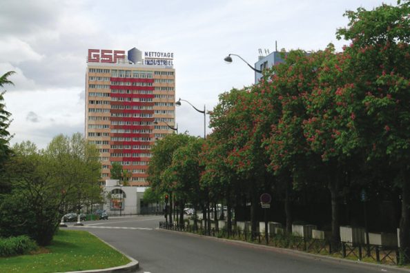 La tour de Bois-le-Prêtre à Paris.