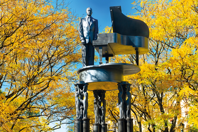 Le monument dédié à Duke Ellington.