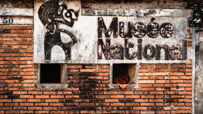 L’entrée du Musée national de Guinée à Conakry.