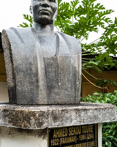 Le buste de l’ancien dictateur Sékou Touré.
