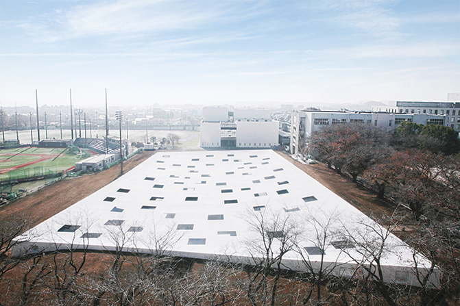 Une vue extérieure de la KAIT Plaza avec ses 59 ouvertures.