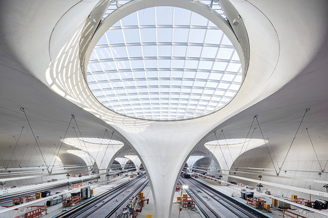 Les « yeux de lumière » de la nouvelle gare de Stuttgart.