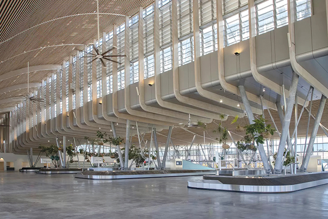 L’intérieur de l’Aéroport Roland-Garros de la Réunion.